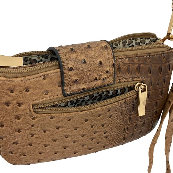 Unbranded Crossbody Gold Chain Purse with Pockets + Zippers - Great Condition - Picture 7 of 9